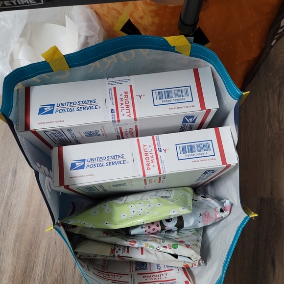 Meet your Posher, Steph 🐞 Ambassador - Picture 3 of 9